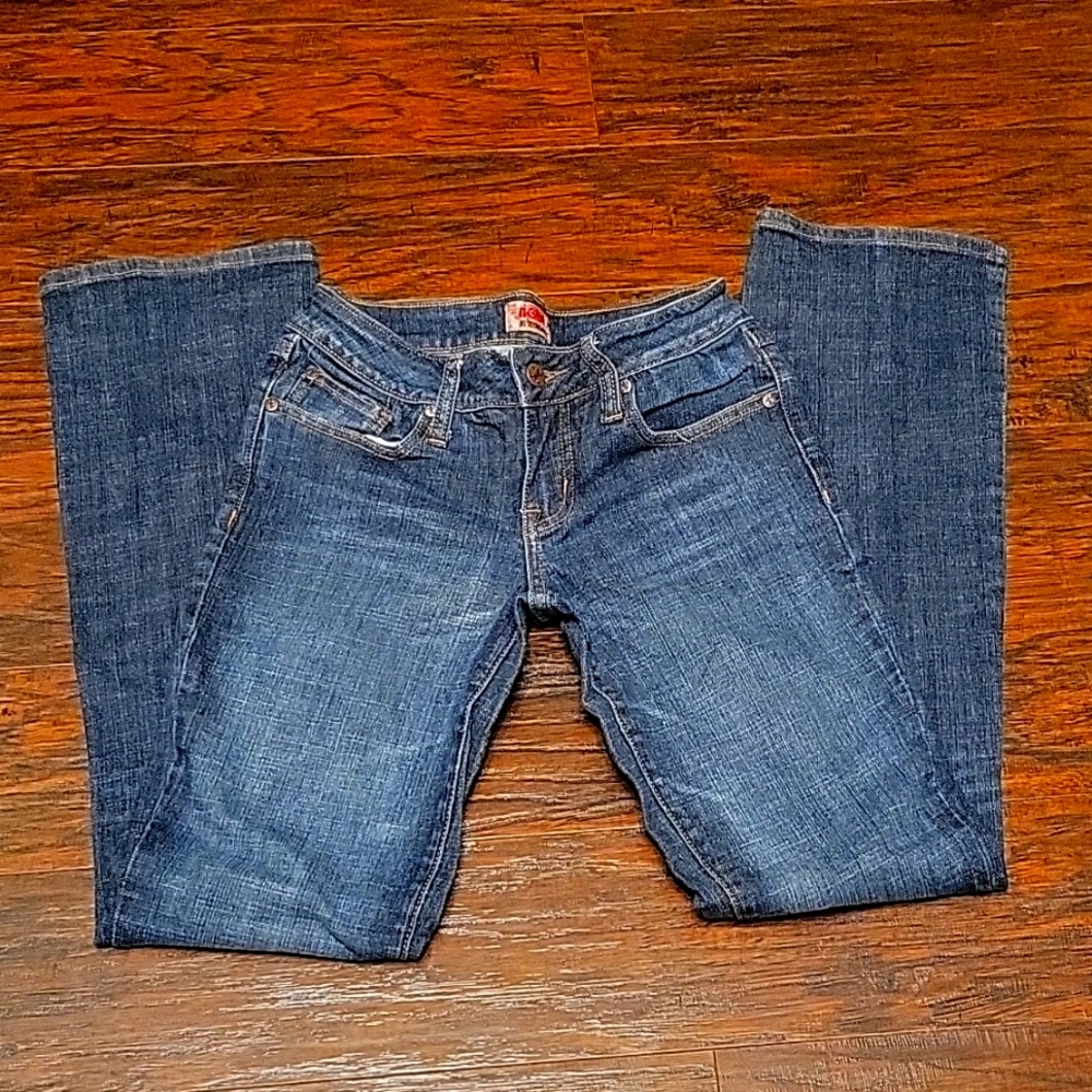 #27 Women's no boundaries jeans
